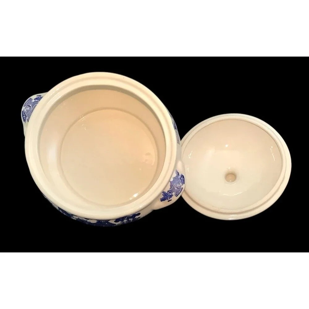 CHURCHILL Blue Willow Vegetable Large Serving Dish Bowl Handles w/ Lid 6.5